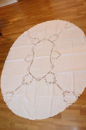 Vintage Oval Embroidery Tablecloth 68x86'