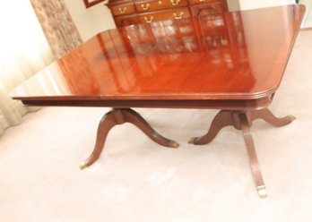 Vintage Expandable Dining Room Table With 3 Leaves And Table Pads