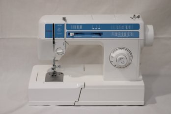 Singer Sewing Machine 3270C 37 Patterns GREAT CONDITION.