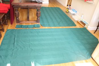 Pair Of Green Tablecloths And Napkins (O-22)