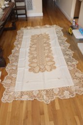 Lace Tablecloth. And Napkins (O-31)