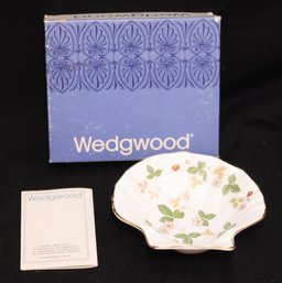 Vintage Wedgwood Shell Tray With Box  (B-10)