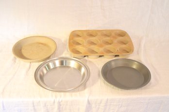 The Pampered Chef Baking Pie Pan, Muffin Pan And 2 Metal Pie Pans! (S-47)