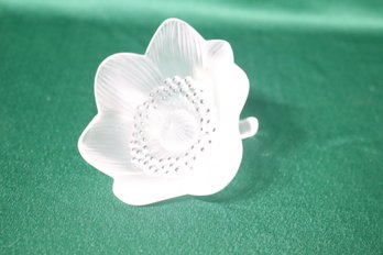 Lalique France Crystal Anemone Flower Figurine. (P-7)