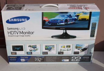 Samsung T22B350 22' LED HDTV Monitor.  (O-80)