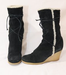 Black Wedge Suede Winter Boots Size 8 (M-96)