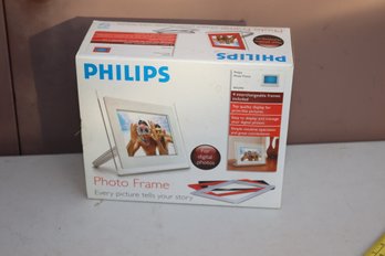 Philips 9FF2M4 9-Inch Digital Photo Frame. (G-22)