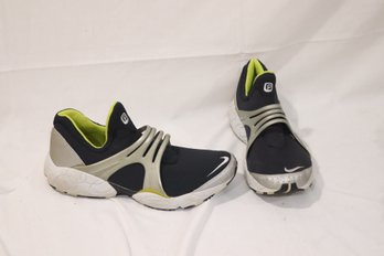 Mens Nike Sneakers Size 13 (H-25)