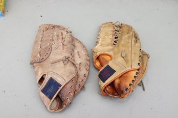 Vintage World Series And Spalding Baseball Gloves Right Handed (H-72)