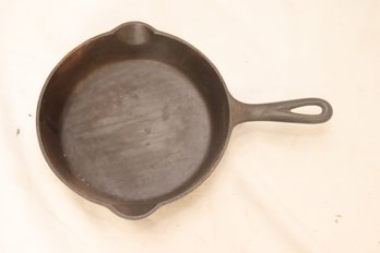 Griswold Cast Iron Skillet 724 Large Logo