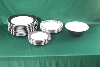 Black And White Plate Set By Thomas Rosenthal Made In Germany (H-27)