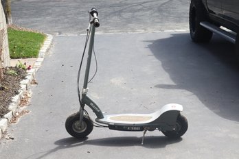 Razor E300 Series Electric Scooter W/ Charger (F-2)