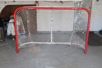 Winnwell Heavy-duty Street Hockey Goal - Steel Outdoor Hockey Net (F-8)