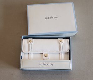 NEW  Liz Claiborne Wallet (R-89)