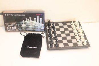 Folding Magnetic Chess Board (H-5)