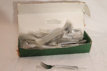 NOS Reed Barton Select Stainless Flatware. (T-1)
