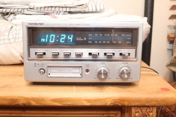 Soundesign 3831-(a) AM-FM Electronic Clock Radio/Cassette Player