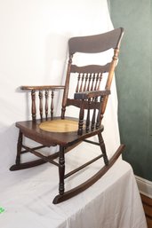 Vintage Wooden Rocking Chair (B-82)