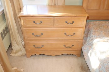 Ethan Allen Small Dresser Nightstand (L-4)