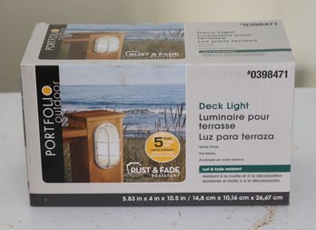 Portfolio Outdoor White Deck Light New In Box (J-85)