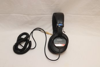 Sony MDR-V6 Over The Ear Headphones - Black - Needs Ear Pads (F-31)