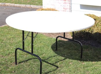 60' Rould Folding Table To Cover With Table Cloth Drapery