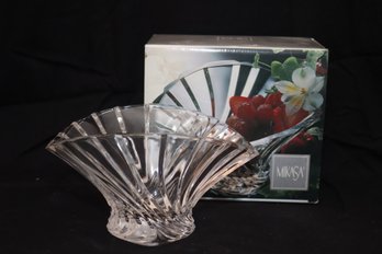 NEW IN BOX Mikasa Flores 8.25 In Flair Bowl  (F-6)