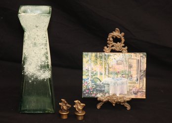 Decor: Vase, Small Canvas Picture On Stand (J-77)