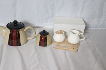 TEAPOT CREAMER AND SUGAR BOWLS