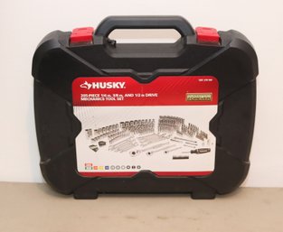 Husky 205-Piece 1/4', 3/8', And 12' Drive Mechanics Tools Set 1001378564 (A-32)