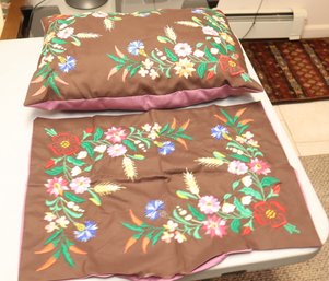 Pair Of Vintage Hand Embroidered Pillow Cases (o-18)