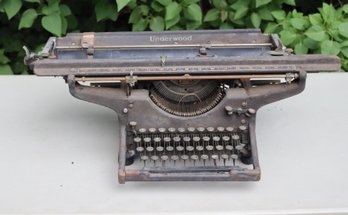 Antique Underwood Large Carriage Typewriter (G-1)
