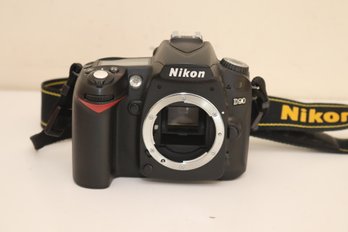Nikon D90 12.3 MP Digital SLR Camera Black Body (E-20)