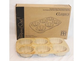 He Pampered Chef Mini Fluted Pan Family Heritage Stoneware New Classics Collection (R-29)