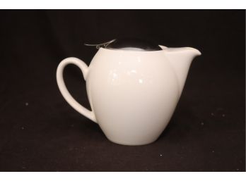 Bee House Teapot Japan White 22 Oz