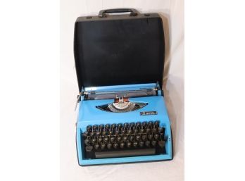 Vintage BLUE Royal Sahara Portable Typewriter With Case