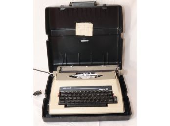 Underwood Electric 565 Portable Typewriter With Case