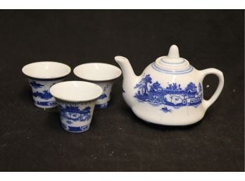 Blue And White Porcelain Tea Pot With 3 Cups