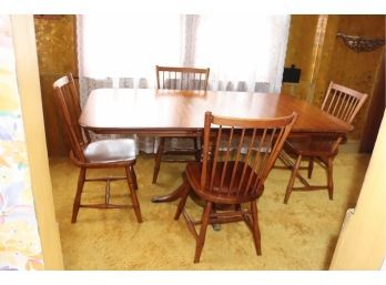 Vintage 1955 Stickley Dining Kitchen Table With 1 Leaf Pads And 4 Spindle Back Chairs