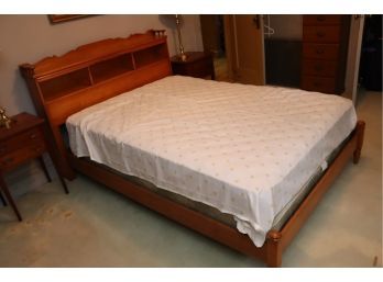 Vintage Wooden Full Size Bed   (S-9)