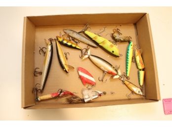 Assorted Vintage Fishing Lures  (F-1)