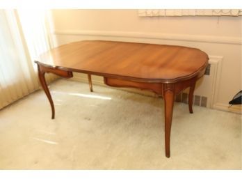 Beautiful Vintage Expandable Dining Room Table