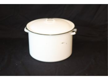 Vintage  White Enamel Stock  Pot (C-16)