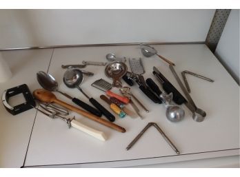 Assorted Kitchen Utensils (G-21)