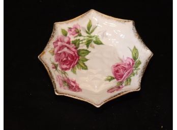 Royal Standard Fine Bone China Orleans Rose Small Dish. (B-47)