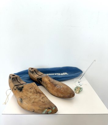 Vintage Wood Shoe Molds In Bag, Glass Gold Figurine & 2 Souvenir Pins (5-piece Set)