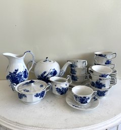 Vintage Royal Copenhagen 'Blue Flower' Angular Porcelain Service Set (28-piece Set)