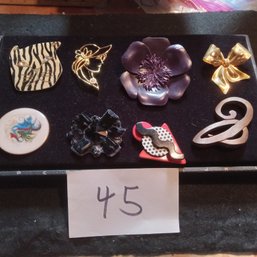 Unusual Larger Brooch Lot