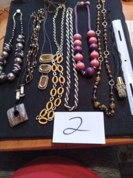 MIXED NECKLACE LOT