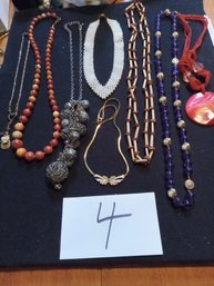 MIXED NECKLACE LOT